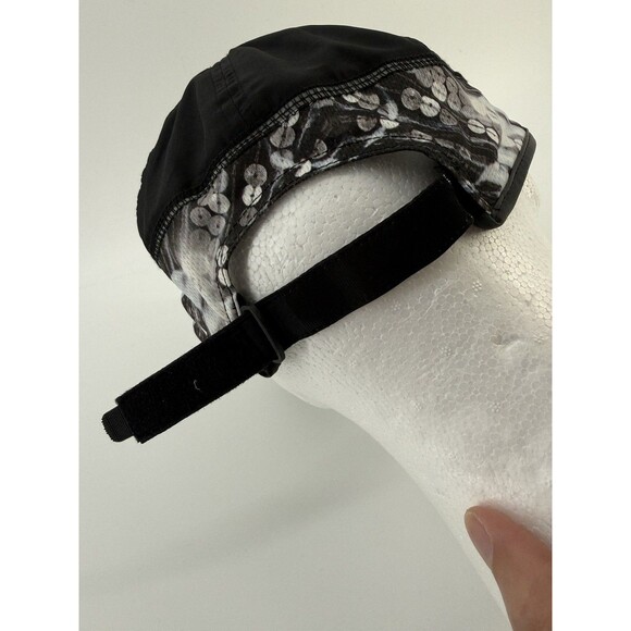 Asics Lite Show Cap  Performance Black pattern Running, Unisex Size OS - Picture 4 of 9